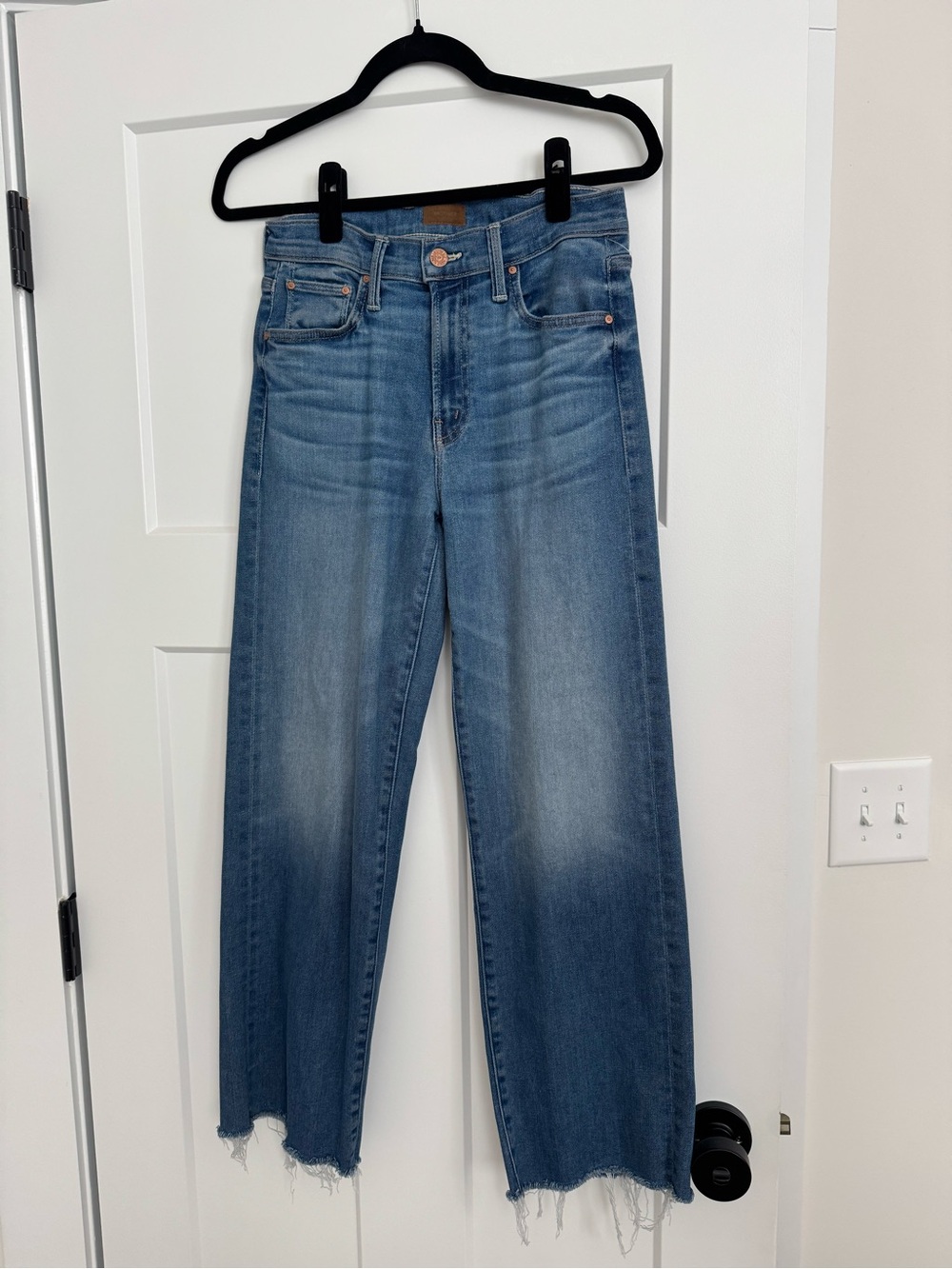 MOTHER Mid Rise Rider Ankle Fray Jean in Enjoy the Ride - Picture 4 of 8